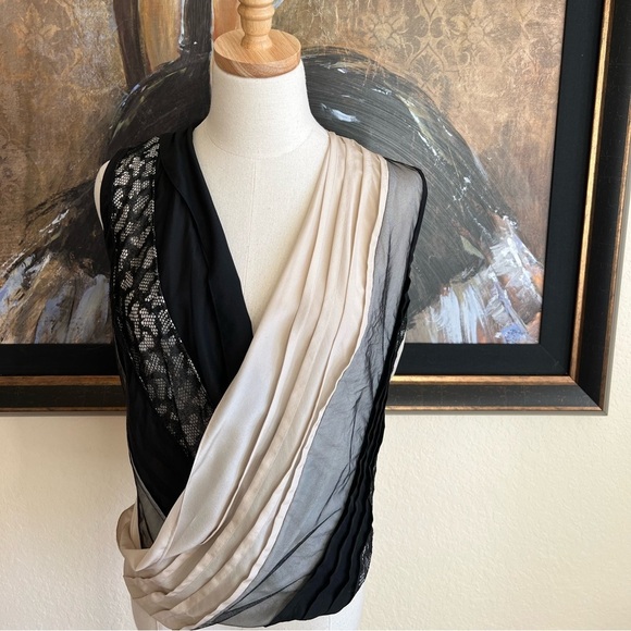 Diane Von Furstenberg Silk Black and Pink Top Size 6 - Picture 1 of 5